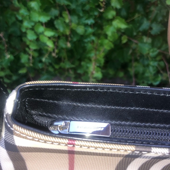 Burberry (authentic) Little Bag ❤️ - Picture 5 of 7